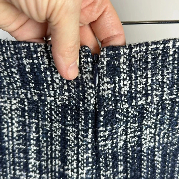🩷 Navy and ivory tweed pencil skirt with metallic yarns - Picture 6 of 8